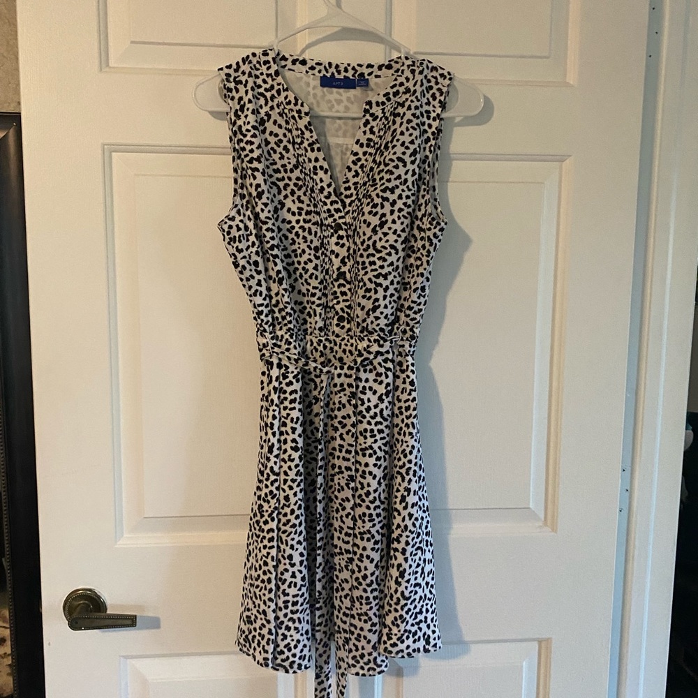 NEW Apt 9 Lightweight Summer Dress. Size PS with built in white sift slip